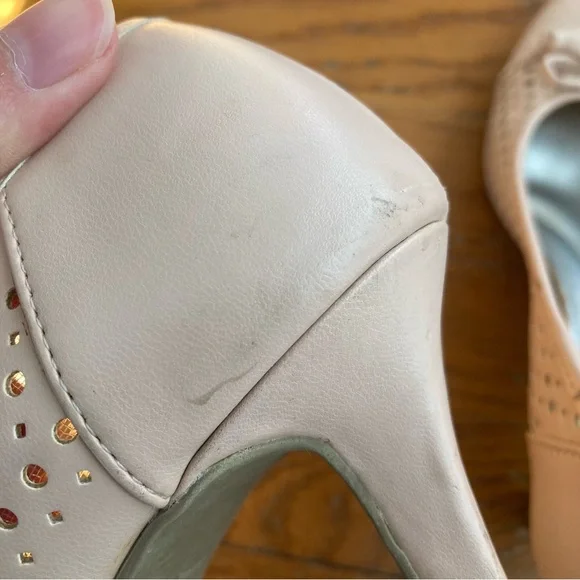 4/$10 - Comfort Plus Pale Pink Heeled Pumps with Bows - Picture 11 of 15